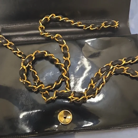 CHANEL Patent Leather Single Flap Black Bag-Broken Clasp - Picture 5 of 6